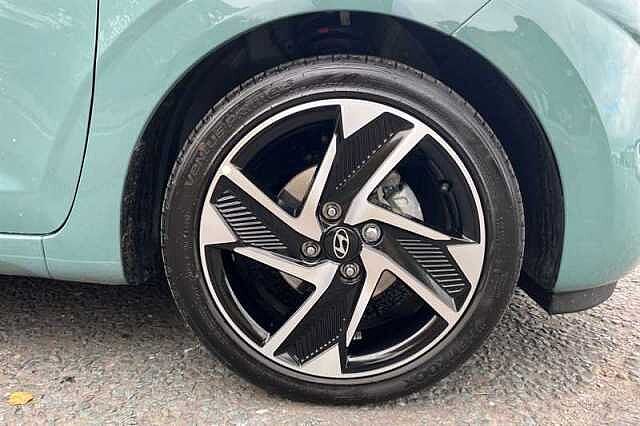 Hyundai i10 1.2 Premium Hatchback 5dr Petrol Auto Euro 6 (s/s) (79 ps)