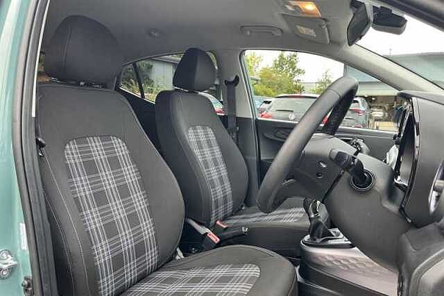 Hyundai i10 1.2 Premium Hatchback 5dr Petrol Auto Euro 6 (s/s) (79 ps)