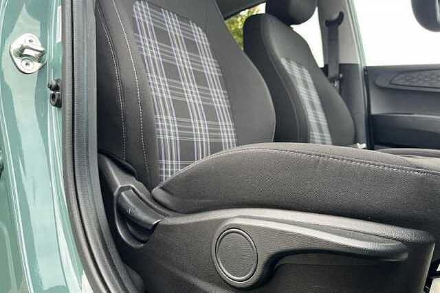 Hyundai i10 1.2 Premium Hatchback 5dr Petrol Auto Euro 6 (s/s) (79 ps)