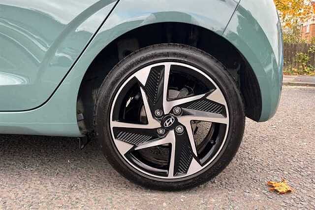 Hyundai i10 1.2 Premium Hatchback 5dr Petrol Auto Euro 6 (s/s) (79 ps)