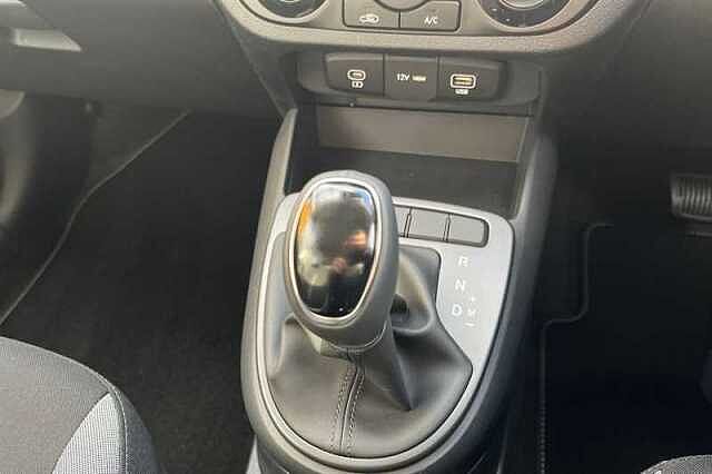 Hyundai I10 1.2 Advance Hatchback 5dr Petrol Auto Euro 6 (s/s) (79 ps) White