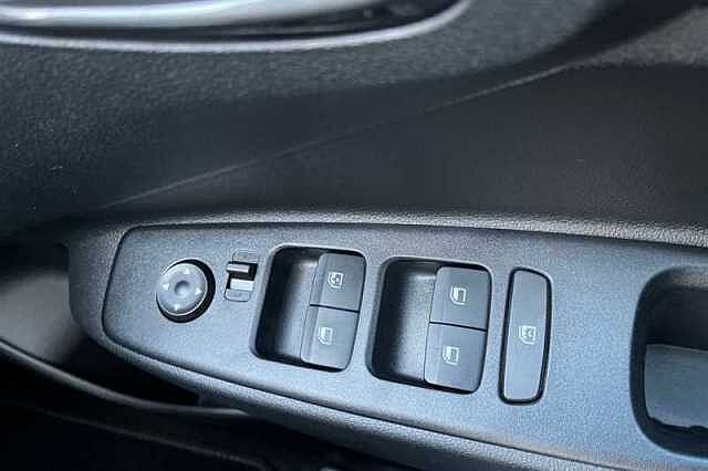 Hyundai i10 1.2 Advance Hatchback 5dr Petrol Auto Euro 6 (s/s) (79 ps)