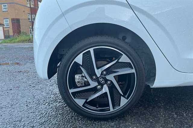 Hyundai i10 1.2 Premium Hatchback 5dr Petrol Auto Euro 6 (s/s) (79 ps)