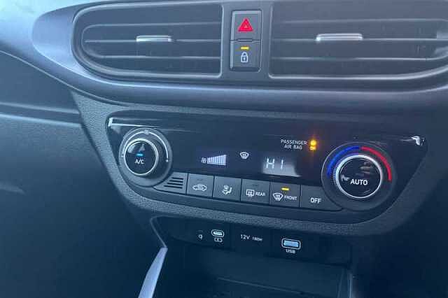 Hyundai i10 1.2 Premium Hatchback 5dr Petrol Auto Euro 6 (s/s) (79 ps)