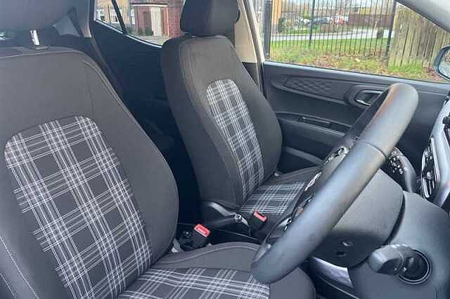 Hyundai i10 1.2 Premium Hatchback 5dr Petrol Auto Euro 6 (s/s) (79 ps)