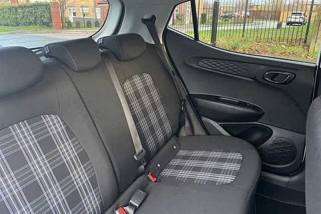 Hyundai i10 1.2 Premium Hatchback 5dr Petrol Auto Euro 6 (s/s) (79 ps)