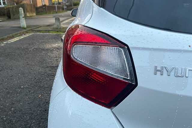 Hyundai i10 1.2 Premium Hatchback 5dr Petrol Auto Euro 6 (s/s) (79 ps)