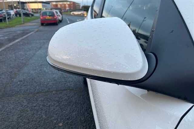 Hyundai i10 1.2 Premium Hatchback 5dr Petrol Auto Euro 6 (s/s) (79 ps)