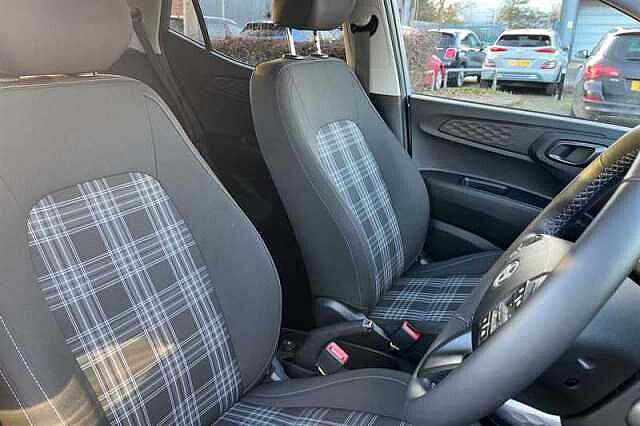 Hyundai i10 1.2 Premium Hatchback 5dr Petrol Auto Euro 6 (s/s) (79 ps)