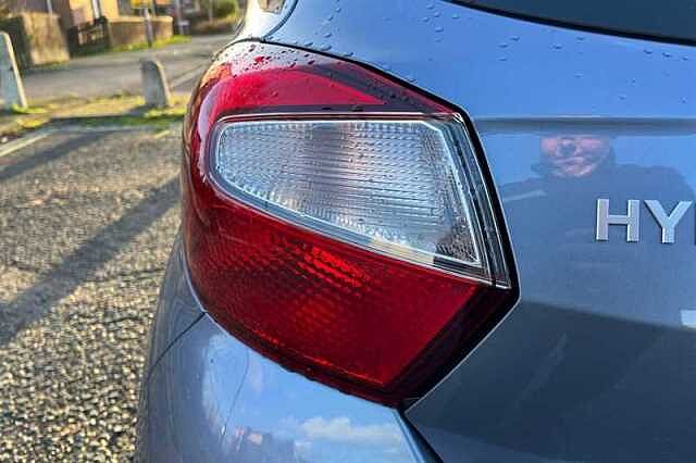 Hyundai i10 1.2 Premium Hatchback 5dr Petrol Auto Euro 6 (s/s) (79 ps)