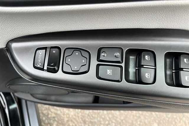 Hyundai KONA 64kWh Ultimate SUV 5dr Electric Auto (10.5kW Charger) (204 ps)