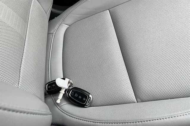 Hyundai KONA 64kWh Ultimate SUV 5dr Electric Auto (10.5kW Charger) (204 ps)