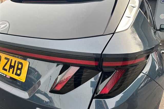 Hyundai TUCSON 1.6 h T-GDi 13.8kWh Premium SUV 5dr Petrol Plug-in Hybrid Auto 4WD Euro 6 (s/s)