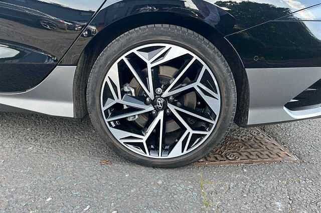 Hyundai IONIQ 6 77.4kWh Ultimate Saloon 4dr Electric Auto (228 ps)